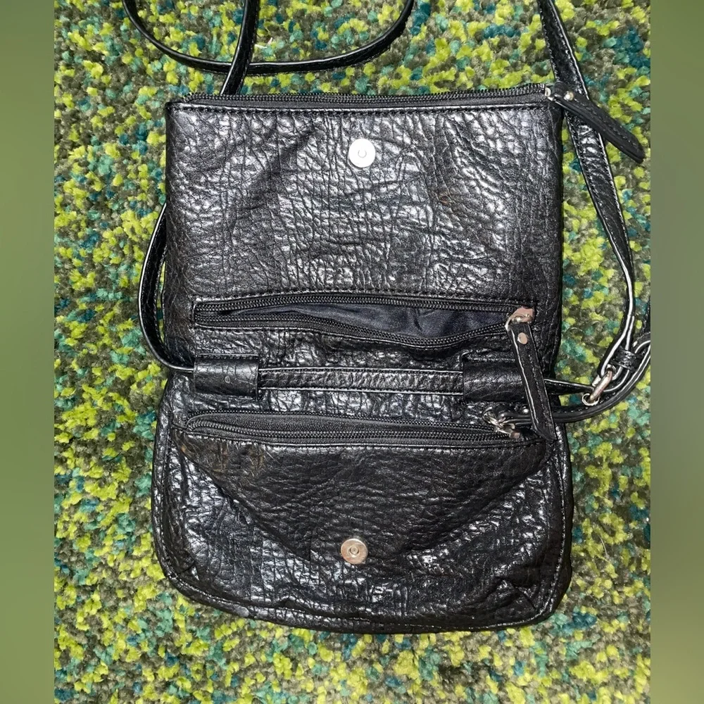 Kenneth Cole Reaction - Black Genuine Leather Crossbody Purse - Picture 5 of 5